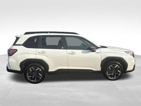 Used 2025 Subaru Forester Premium AWD/4WD image 6