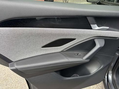 Used 2025 Volkswagen Tiguan S image 20