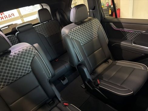 Used 2025 GMC Acadia Denali w/ LPO, Cargo Package image 44