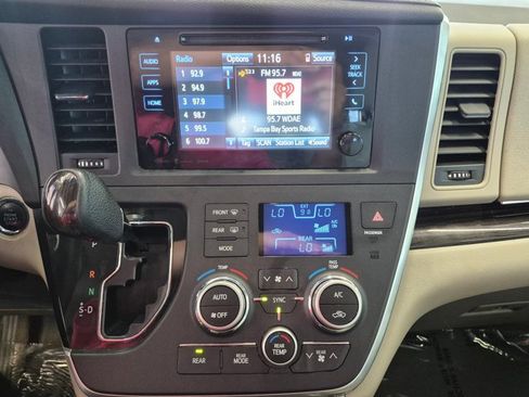 Used 2016 Toyota Sienna XLE FWD image 13