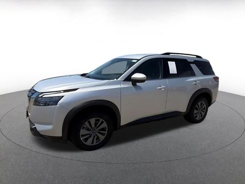 Used 2025 Nissan Pathfinder SV FWD image 8