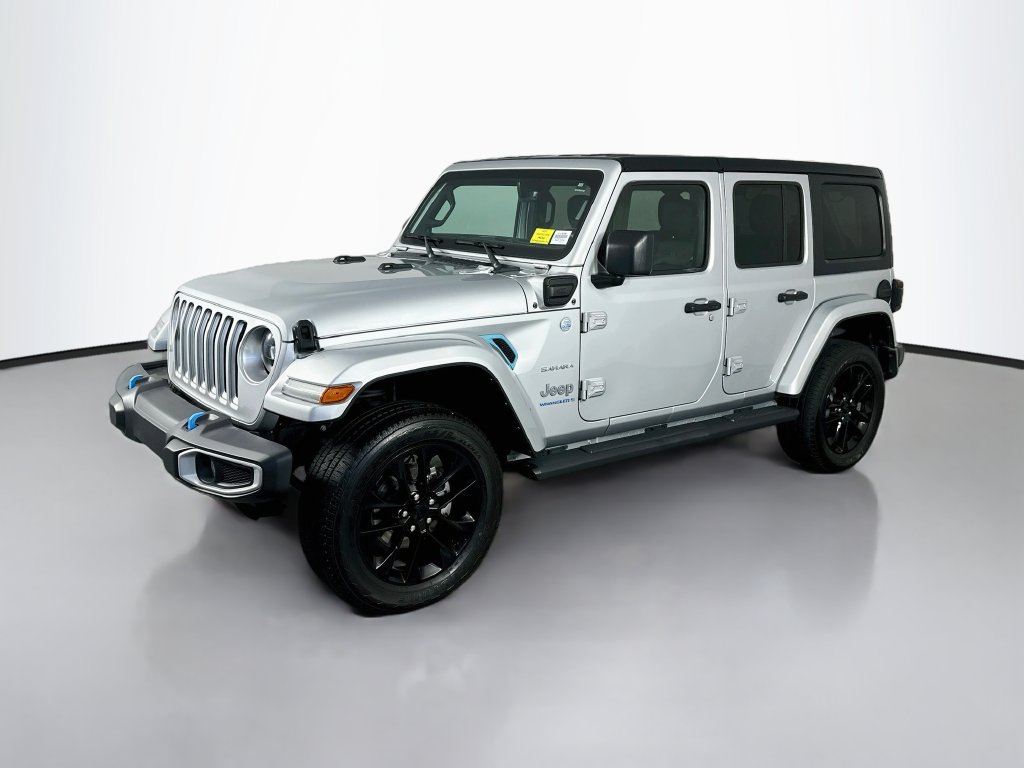 Used 2023 Jeep Wrangler Unlimited Sahara w/ Cold Weather Group AWD/4WD image 3