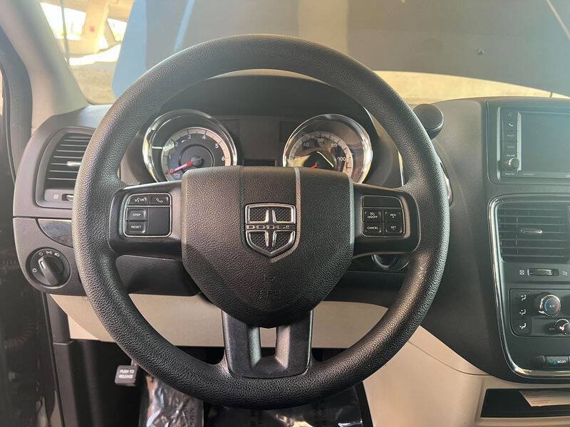 Used 2019 Dodge Grand Caravan SE w/ UConnect Hands-Free Group FWD image 19
