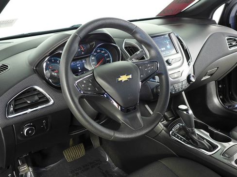 Used 2018 Chevrolet Cruze LT w/ Convenience Package image 29