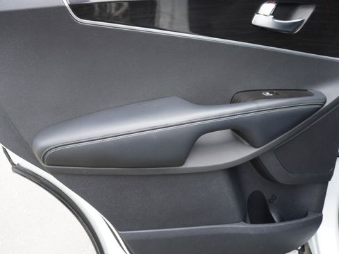 Used 2019 Kia Sorento LX image 12