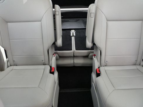 Used 2022 Volkswagen Atlas SE w/ Panoramic Sunroof Package AWD/4WD image 13