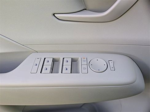 Certified 2024 Hyundai Kona SE image 12