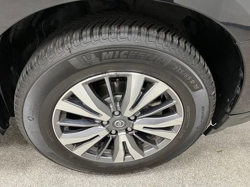Used 2019 Nissan Pathfinder SL AWD/4WD image 18