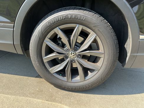 Used 2023 Volkswagen Tiguan SE image 13