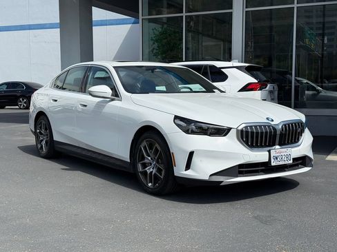 Used 2024 BMW i5 eDrive40i w/ Premium Package RWD image 5
