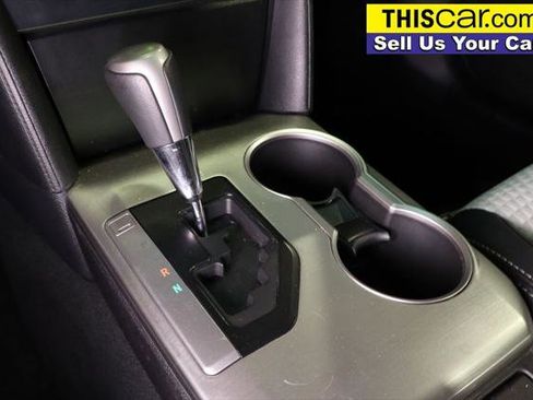 Used 2014 Toyota Camry SE image 16