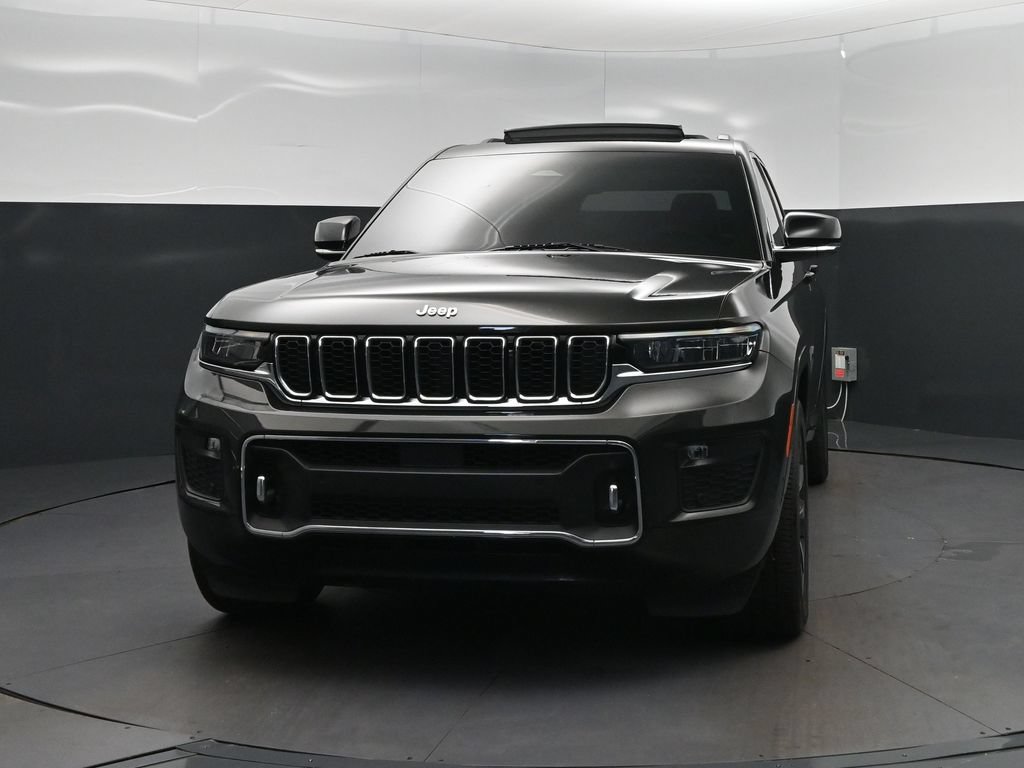 Used 2024 Jeep Grand Cherokee Overland w/ Luxury Tech Group IV AWD/4WD image 10