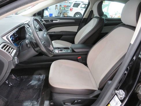 Used 2019 Ford Fusion SE w/ Equipment Group 151A image 14