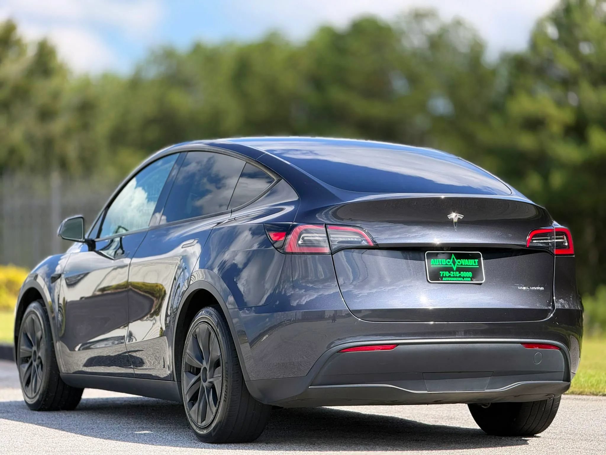 Used 2024 Tesla Model Y Long Range AWD/4WD image 9