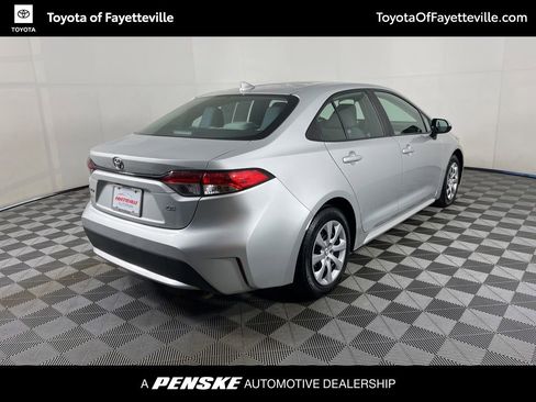 Used 2022 Toyota Corolla LE image 12