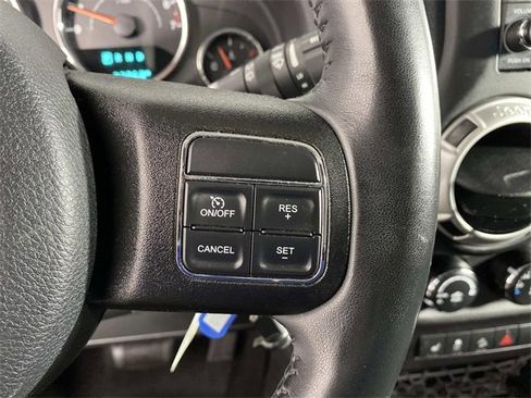 Used 2018 Jeep Wrangler Unlimited Sahara w/ Connectivity Group image 15