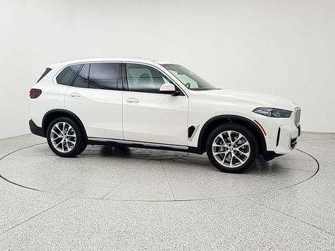 Used 2024 BMW X5 xDrive40i w/ Premium Package AWD/4WD image 3