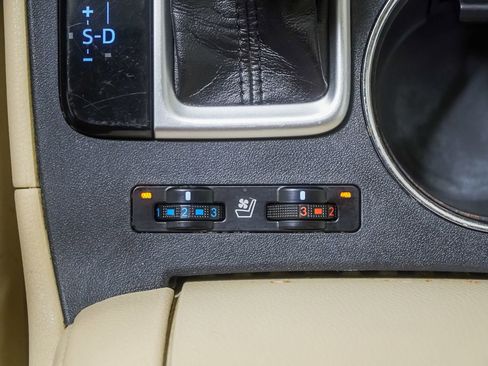 Used 2019 Toyota Highlander Limited image 35