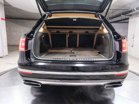 Used 2018 Bentley Bentayga AWD/4WD image 33