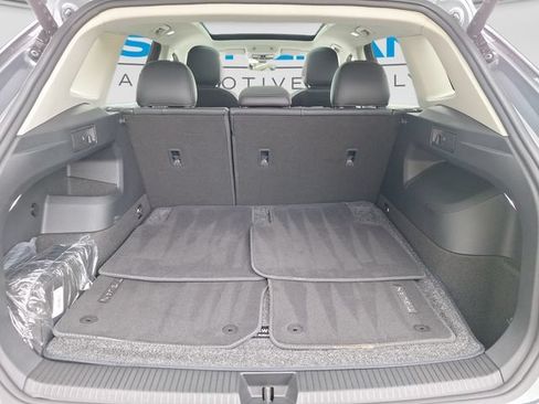 Used 2025 Volkswagen Tiguan SE w/ Panoramic Sunroof Package AWD/4WD image 23