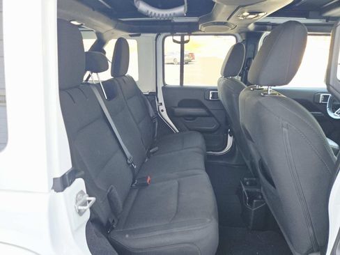 Used 2020 Jeep Wrangler Unlimited Sahara AWD/4WD image 17
