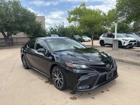 Used 2023 Toyota Camry SE FWD image 3