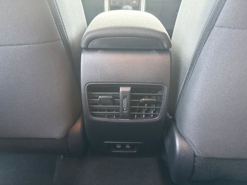 Used 2022 Toyota Corolla Cross LE image 12