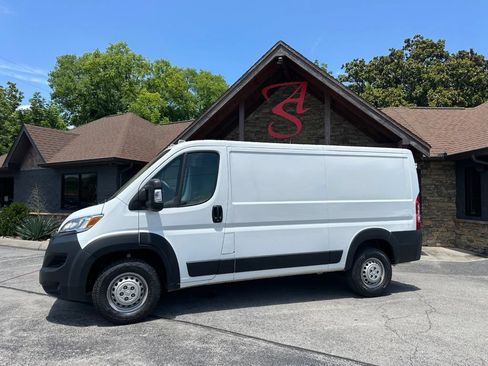 Used 2025 RAM ProMaster 2500 w/ Convenience Group FWD image 2