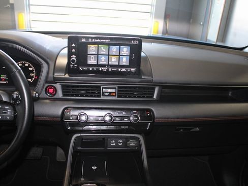 Used 2025 Honda Pilot TrailSport image 25