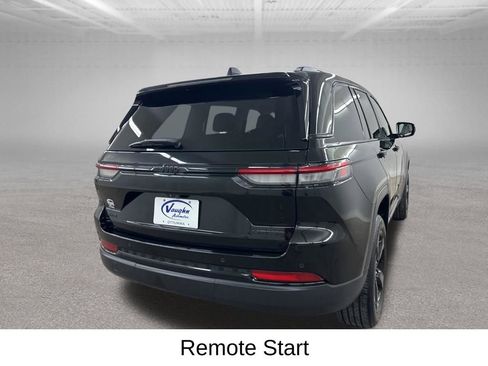 Used 2023 Jeep Grand Cherokee Limited w/ Black Appearance Package AWD/4WD image 13