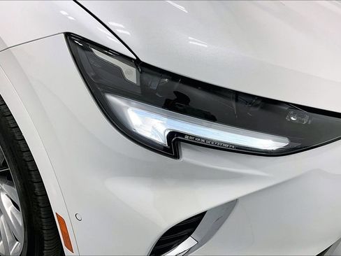 Used 2023 Buick Envision Avenir image 38