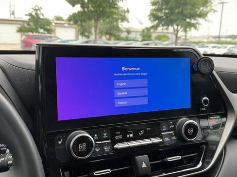 Used 2023 Toyota Highlander XLE FWD image 28