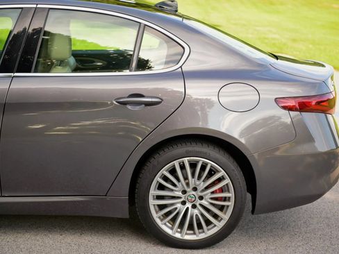 Used 2018 Alfa Romeo Giulia Ti w/ Quick Order Package 22X Lusso AWD/4WD image 35