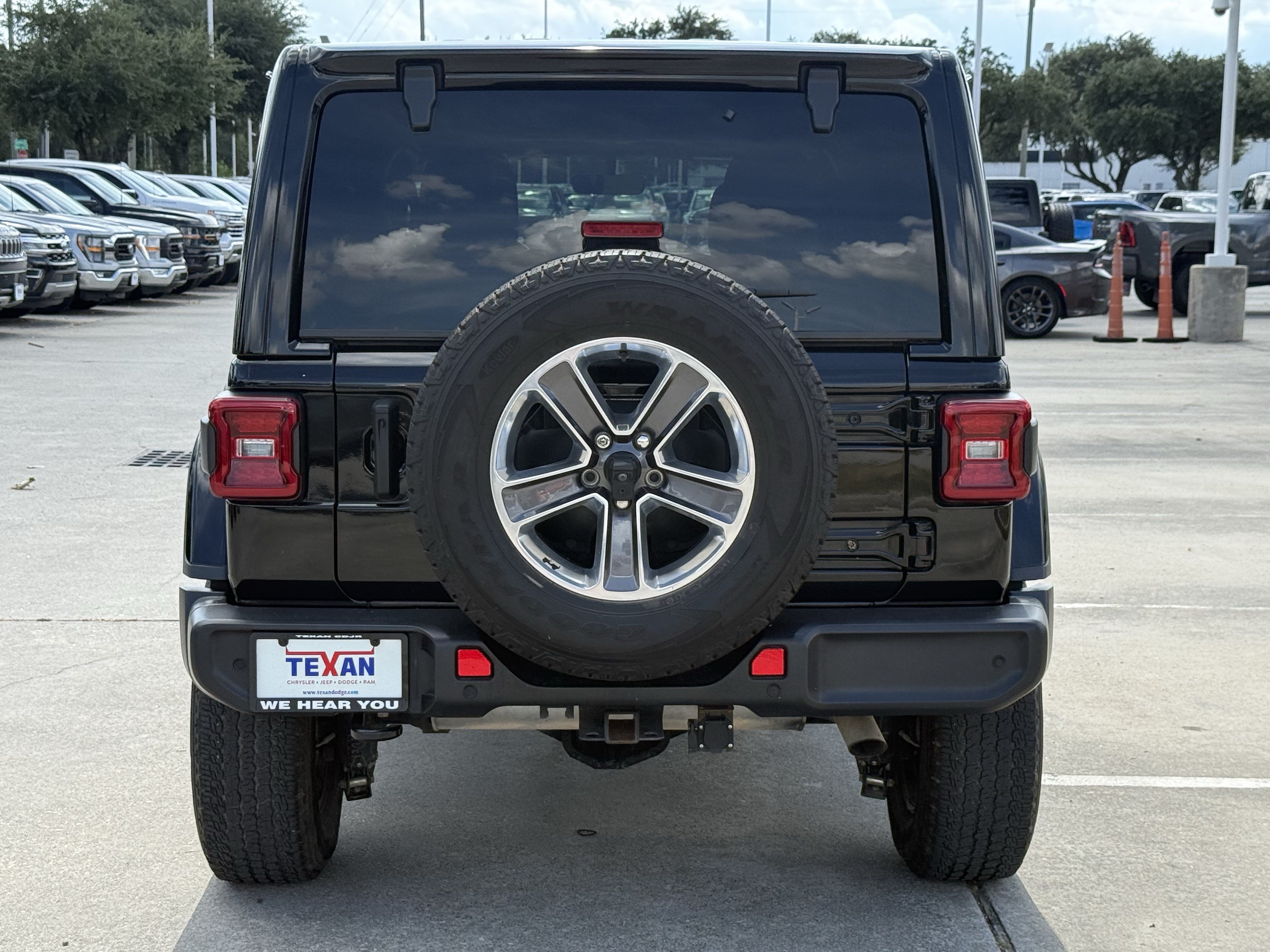 Used 2021 Jeep Wrangler Unlimited Sahara AWD/4WD image 6