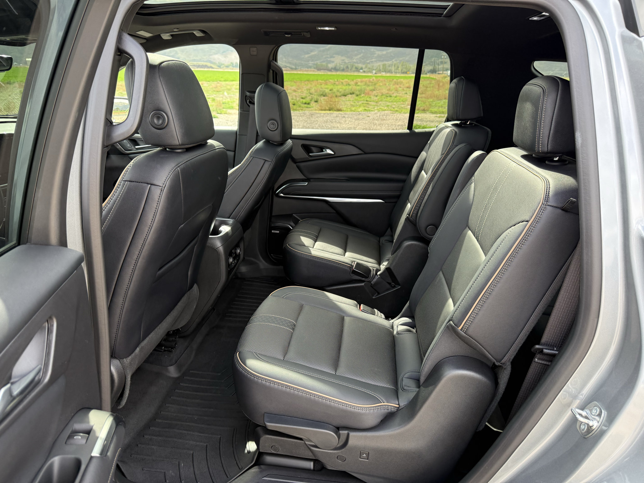 Used 2025 Chevrolet Traverse High Country AWD/4WD image 26
