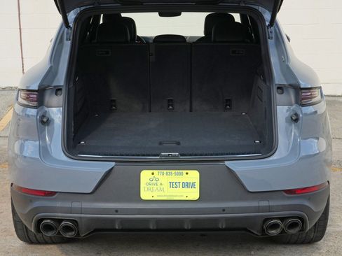 Used 2025 Porsche Cayenne E-Hybrid w/ Premium Package Plus AWD/4WD image 10