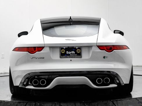 Used 2016 Jaguar F-TYPE R image 10