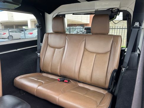 Used 2016 Jeep Wrangler Rubicon w/ Connectivity Group AWD/4WD image 13