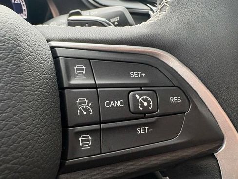 Used 2023 Jeep Grand Cherokee Altitude AWD/4WD image 37
