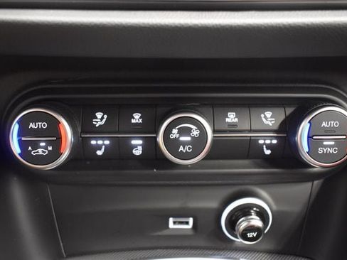 Used 2024 Alfa Romeo Stelvio Ti w/ Performance Driving Package AWD/4WD image 28