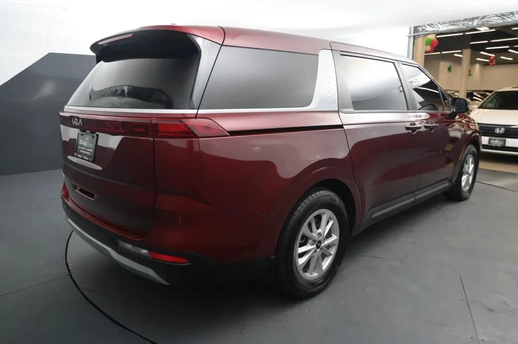 Used 2023 Kia Carnival LX FWD image 5