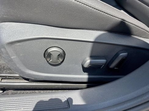 Used 2024 Volkswagen Jetta SE FWD image 12