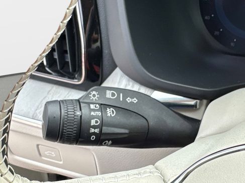 Certified 2025 Volvo XC60 B5 Plus w/ Protection Package Premier image 31