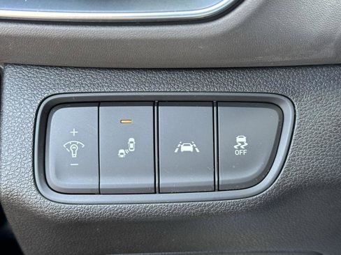 Used 2019 Hyundai Santa Fe SE image 25