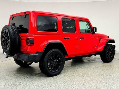 Used 2025 Jeep Wrangler Unlimited Sahara w/ Safety Group AWD/4WD image 5