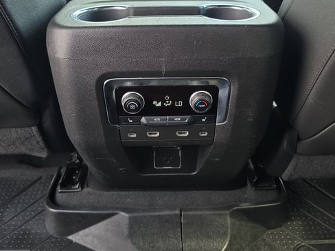 Used 2023 Chevrolet Suburban High Country w/ Premium Package 2 AWD/4WD image 25