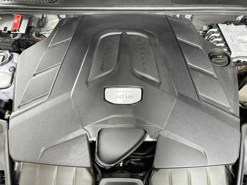 Certified 2023 Porsche Cayenne AWD/4WD image 31