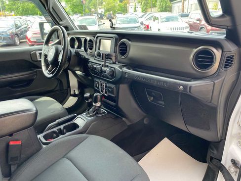 Used 2018 Jeep Wrangler Unlimited Sport S AWD/4WD image 22