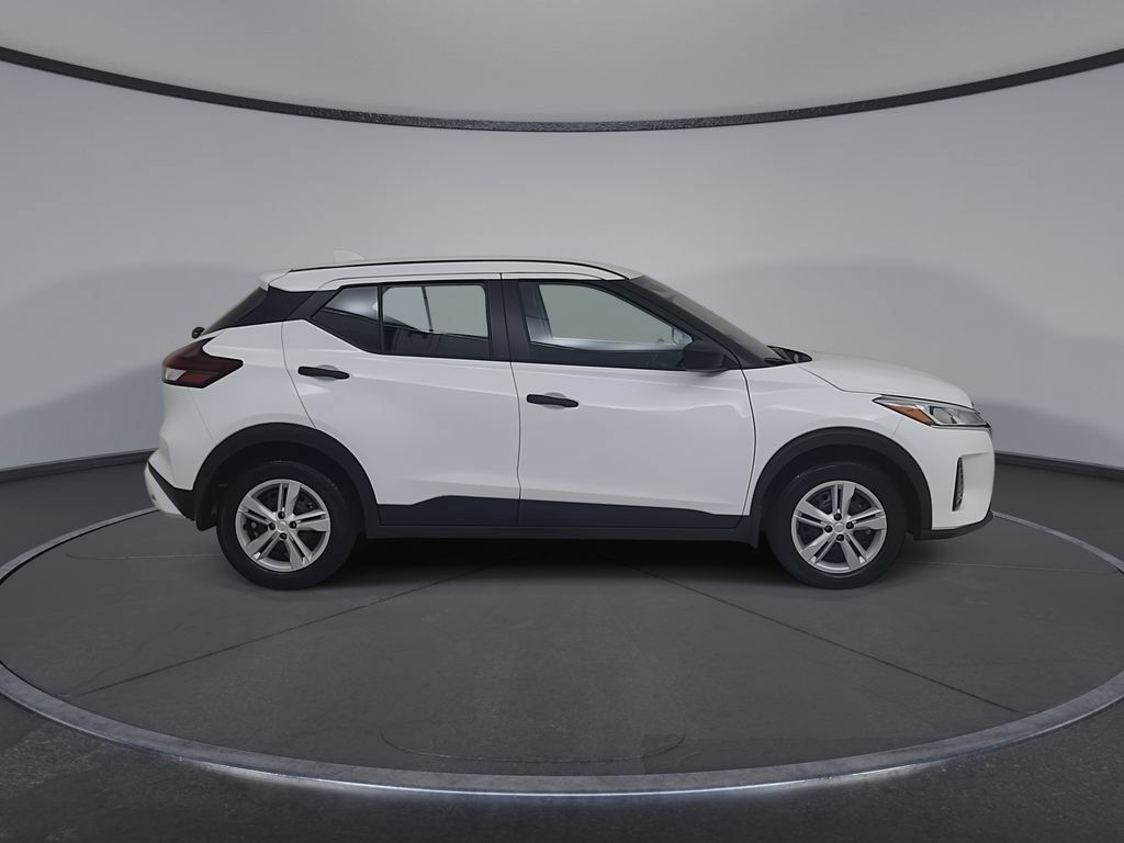 Used 2025 Nissan Kicks Play S FWD image 2