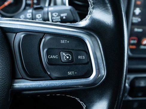 Used 2022 Jeep Wrangler Unlimited Sahara image 18